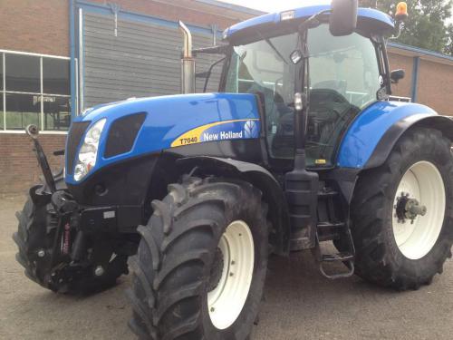 New Holland T7040