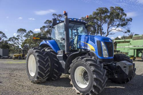 New Holland T8020