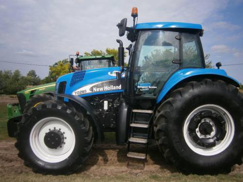 New Holland TG285