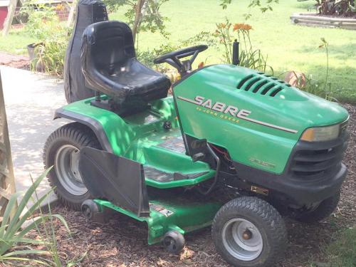 Sabre lawn tractors 2048HV