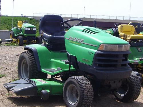 Sabre lawn tractors 2254HV