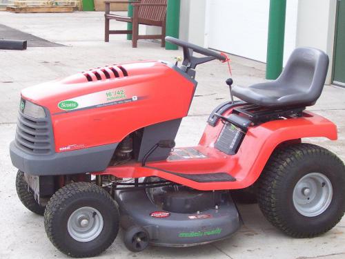 Scotts lawn tractors S1642