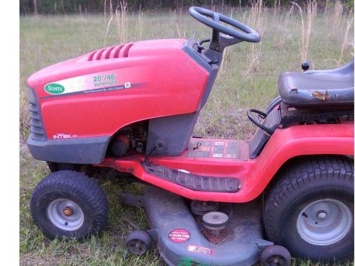 Scotts lawn tractors S2046