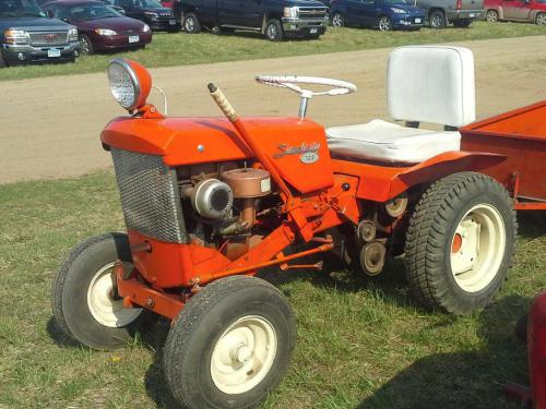 Simplicity lawn tractors 725