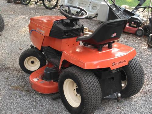 Simplicity lawn tractors Landlord 18 DLX