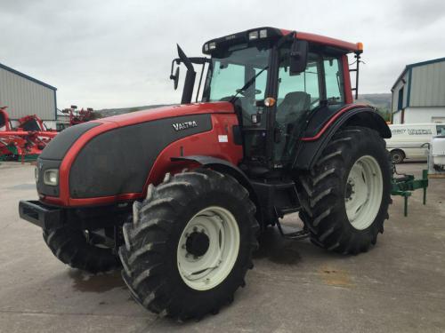 Valtra T121