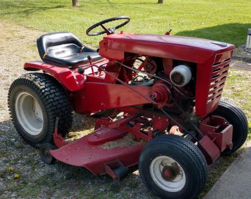 Wheel Horse lawn tractors 1046