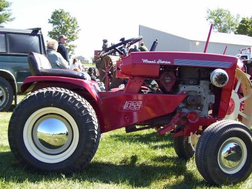 Wheel Horse lawn tractors 1055