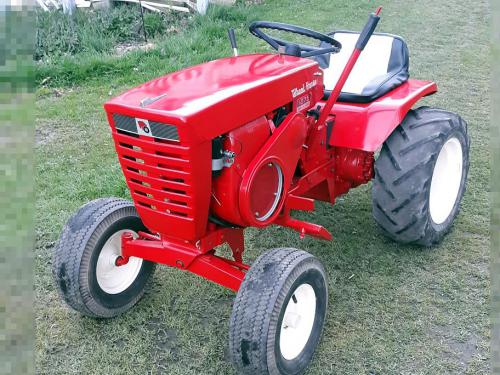 Wheel Horse lawn tractors 1075