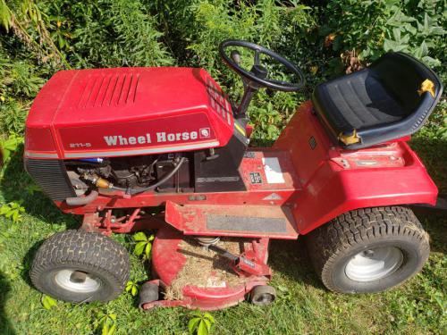 Wheel Horse lawn tractors 111-5