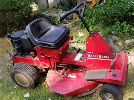 Wheel Horse lawn tractors 111-6