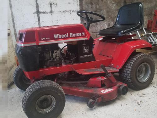 Wheel Horse lawn tractors 210-4