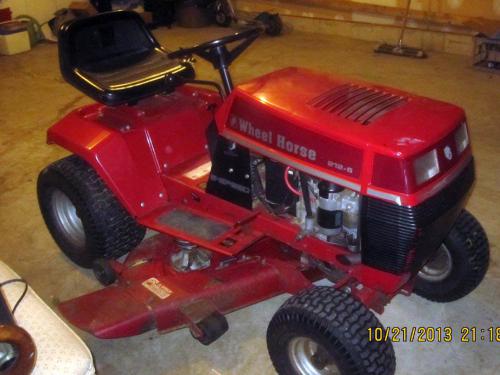 Wheel Horse lawn tractors 212-6