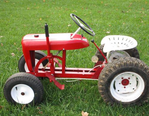 Wheel Horse lawn tractors 400