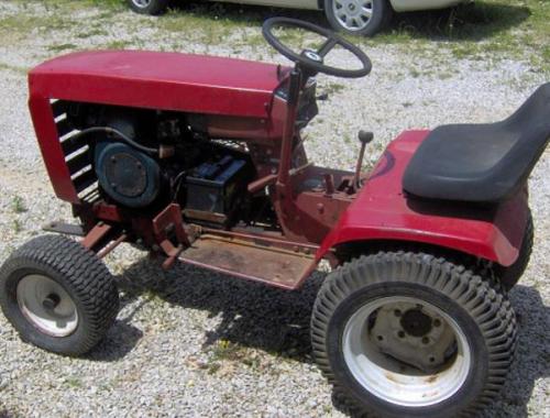 Wheel Horse lawn tractors 417-8