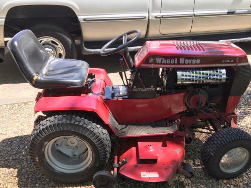 Wheel Horse lawn tractors 418-A