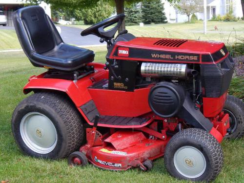 Wheel Horse lawn tractors 520-H