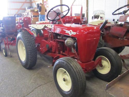 Wheel Horse lawn tractors 551