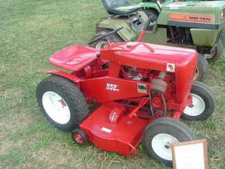 Wheel Horse lawn tractors 552