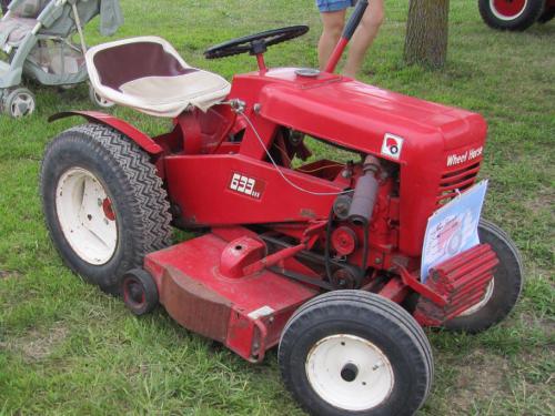 Wheel Horse lawn tractors 633