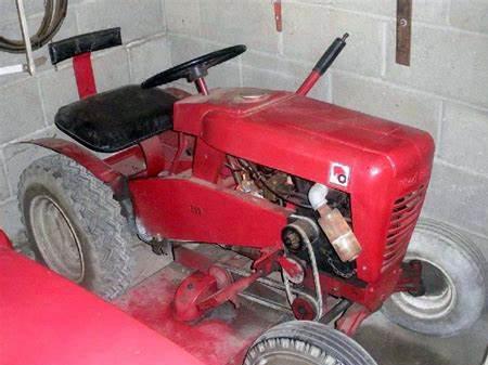 Wheel Horse lawn tractors 702