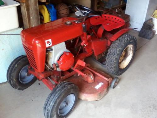 Wheel Horse lawn tractors 704