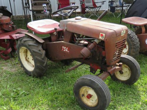 Wheel Horse lawn tractors 754