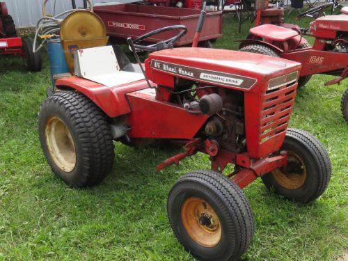 Wheel Horse lawn tractors 876