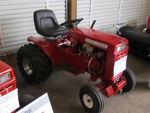 Wheel Horse lawn tractors 8HP