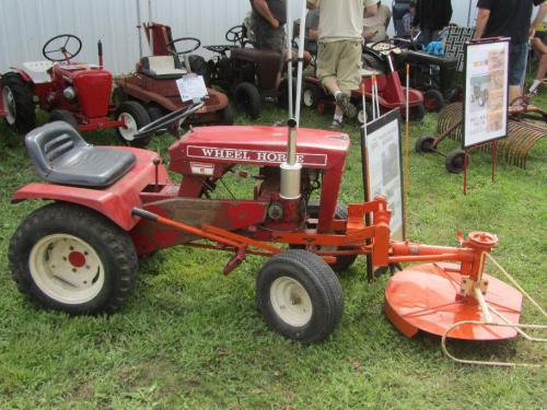 Wheel Horse lawn tractors Commando 6