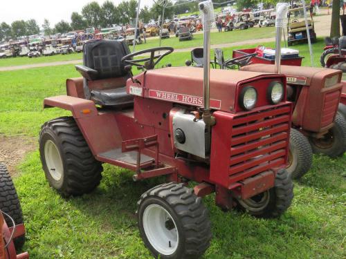 Wheel Horse lawn tractors D-200