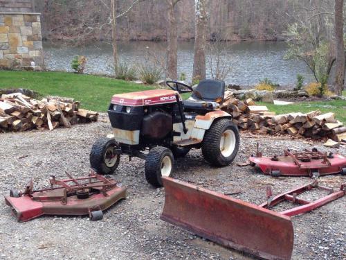 Wheel Horse lawn tractors LT-1600