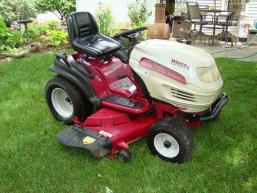 White lawn tractors GT 2550