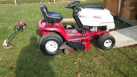 White lawn tractors LT 1450