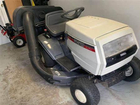 White lawn tractors LT-15