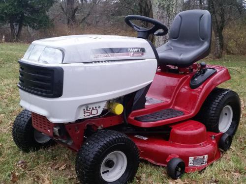 White lawn tractors LT-4600H