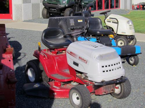 White lawn tractors LT 542H