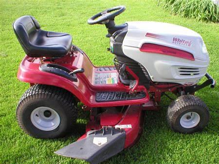 White lawn tractors LT 946H